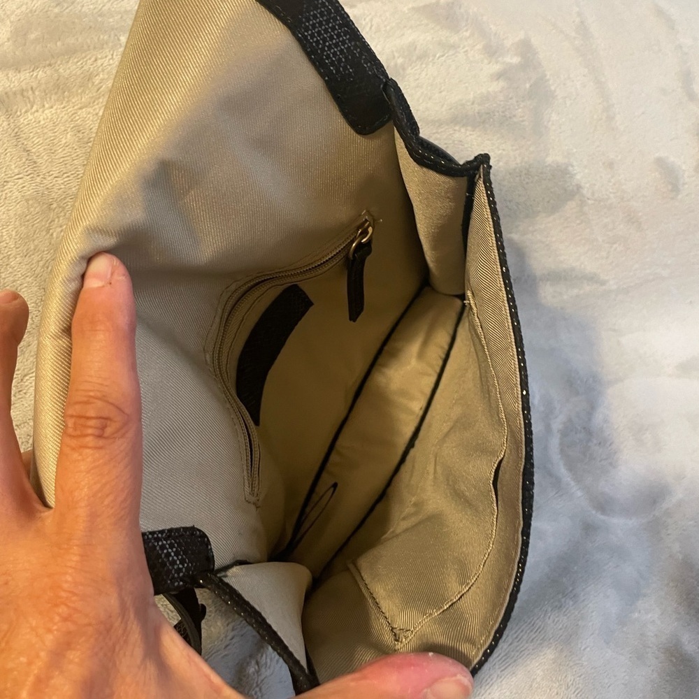 American Leather Co Black Leather Crossbody Bag - Picture 6 of 9